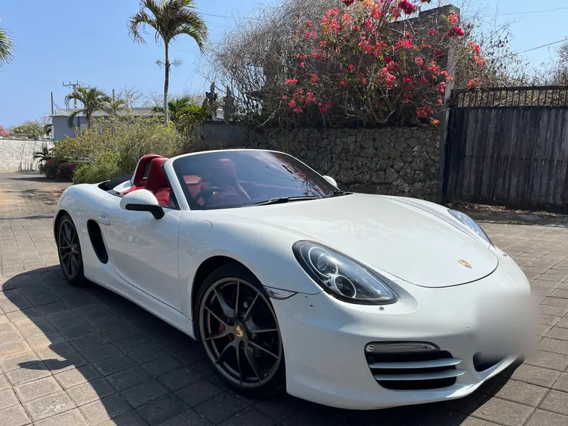 Porsche Boxster White (Black Soft Top)